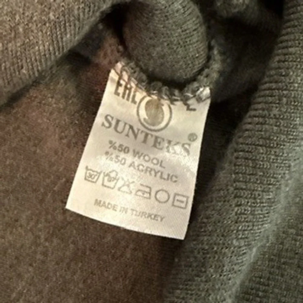 Sunteks mock neck